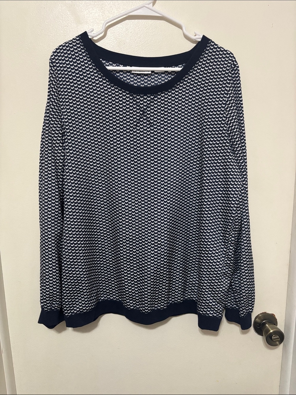Women’s Liz Claiborne Navy and White Patterned Blouse